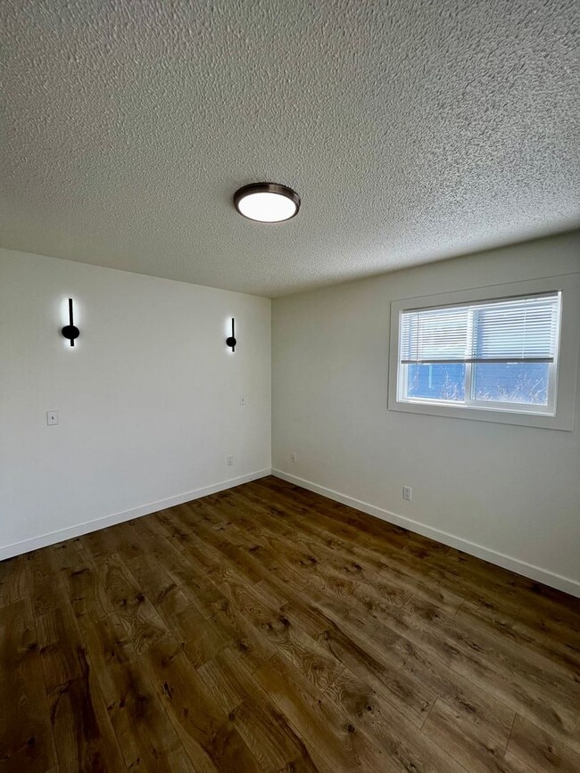 Building Photo - Fully Renovated 4-Bedroom Home, Plus an Office & Two Living/Family Rooms in Prime Bozeman Location
