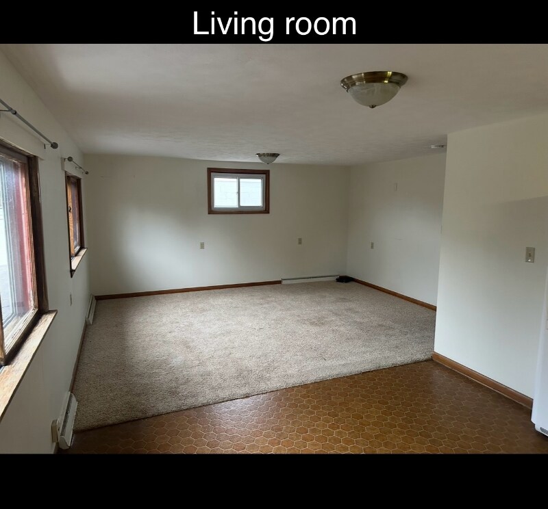 Building Photo - 850 Houseman Ave NE