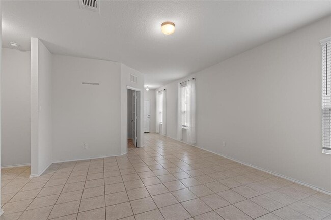 Building Photo - 126 Boxwood Dr