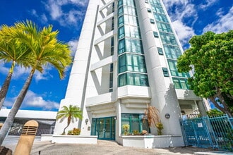 Building Photo - Bright 3-Bedroom Honolulu Condo with 2 Par...