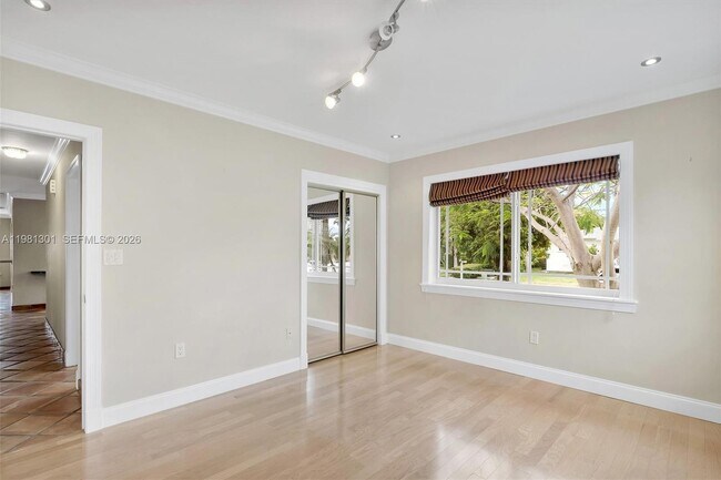 Building Photo - 300 187th St