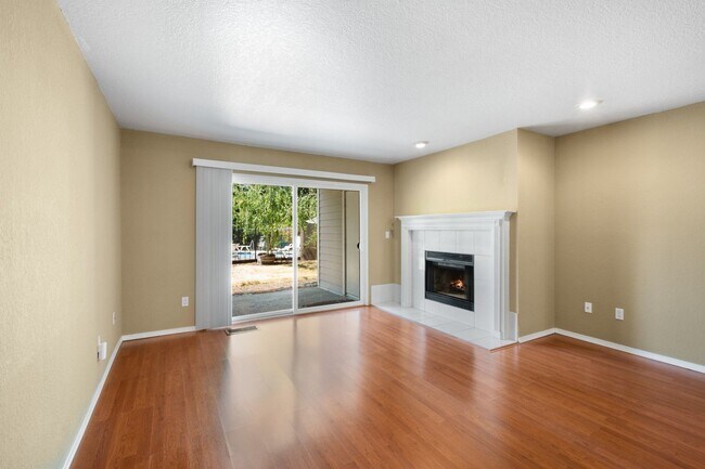 Building Photo - 4202 Factoria Blvd SE