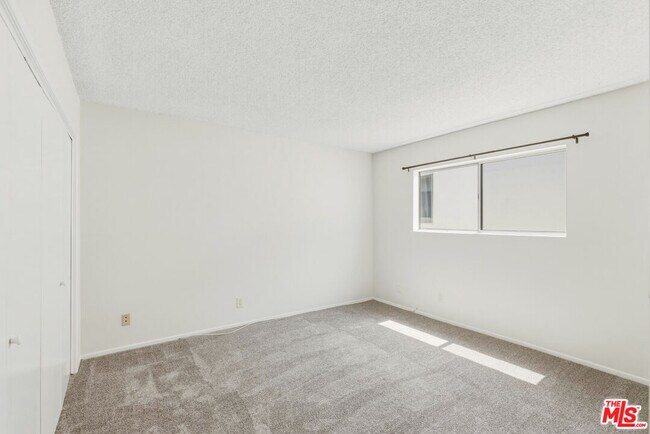 Building Photo - 1330 Yale St