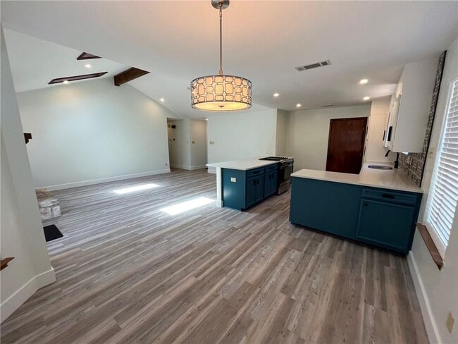 Building Photo - 2401 Silver Spur Dr