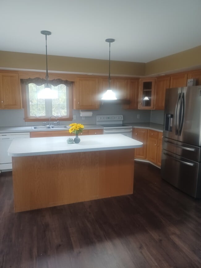 Building Photo - 108 Girard Ave