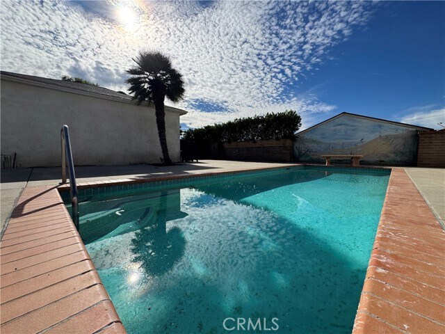 Building Photo - 8633 Bluffdale Dr