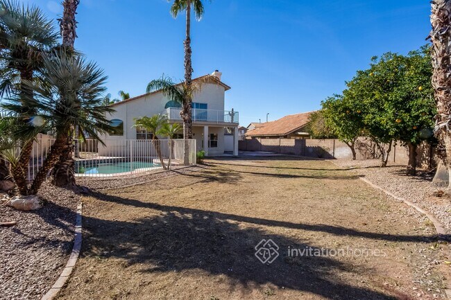 Building Photo - 2153 S Raven Cir