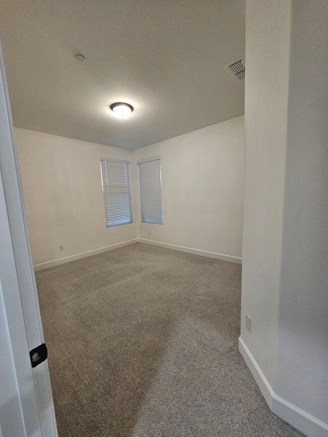 Building Photo - Beautiful Home in Gated Community