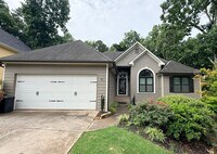 Building Photo - 31 White Oak Dr SE