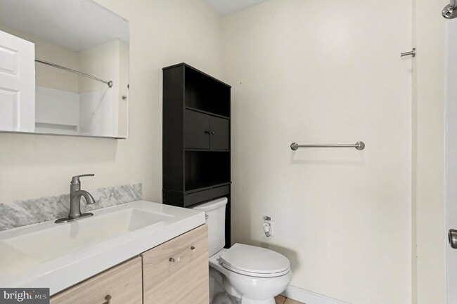 Building Photo - 216 Scott St