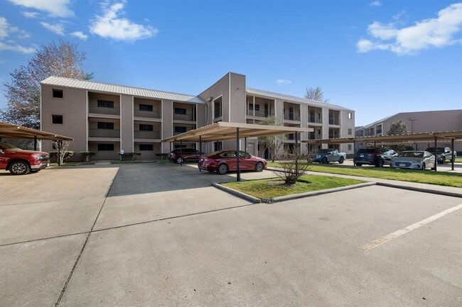 Building Photo - 15575 Marina Dr