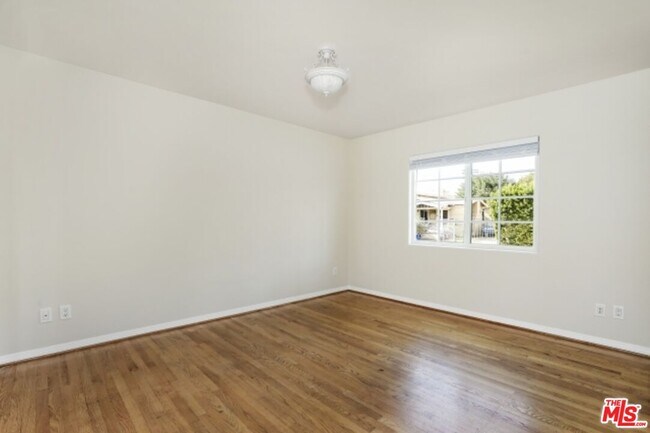 Building Photo - 4356 Kingswell Ave