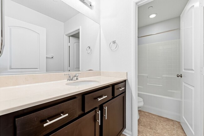 Building Photo - 1460 Mockingbird Ct