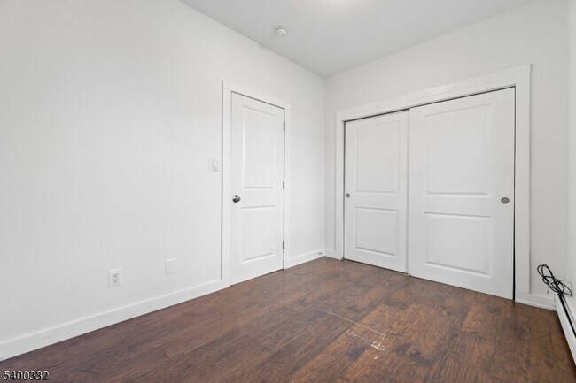 Building Photo - 288 N 6th St