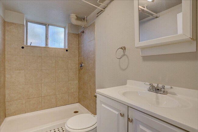 Building Photo - Spacious Sunnyside Bungalow, Finished Base...