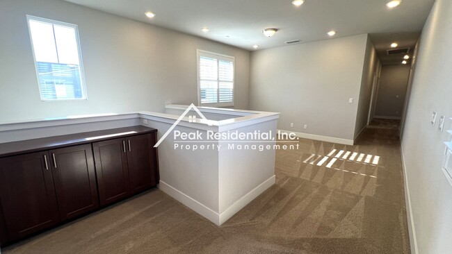 Building Photo - Spacious 4-bedroom home in Natomas with cl...