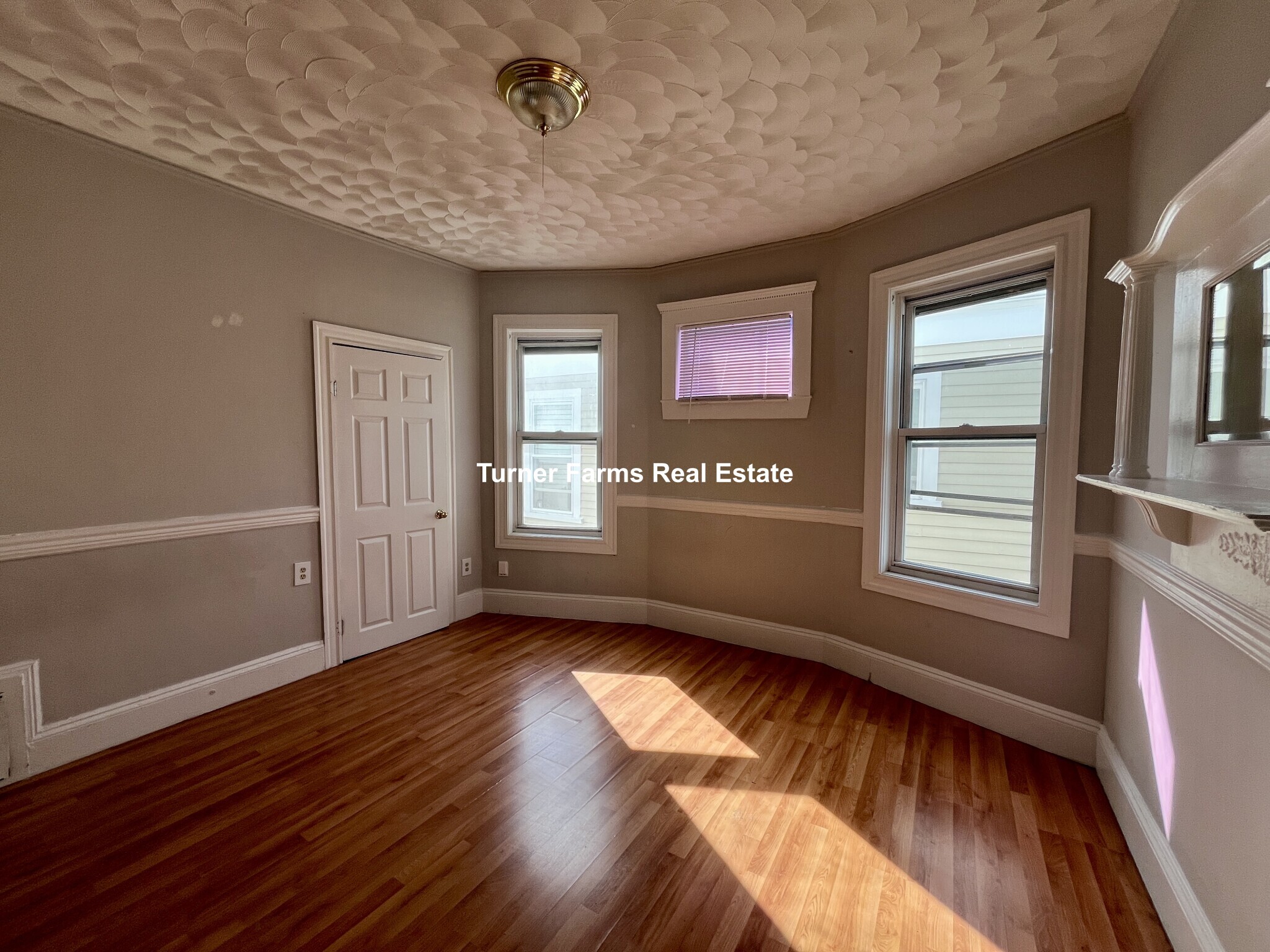 Building Photo - 157 E Cottage St