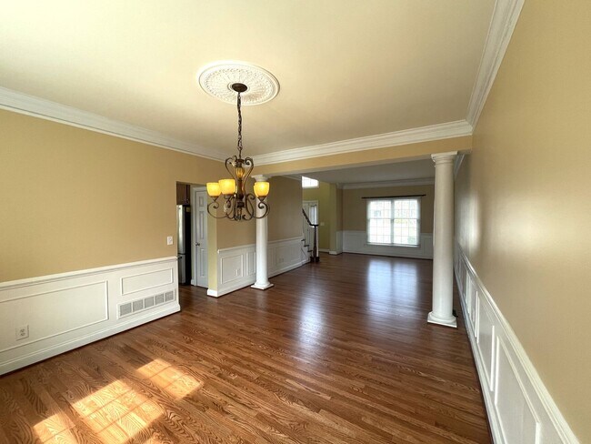 Building Photo - 4823 Vista Ridge Dr