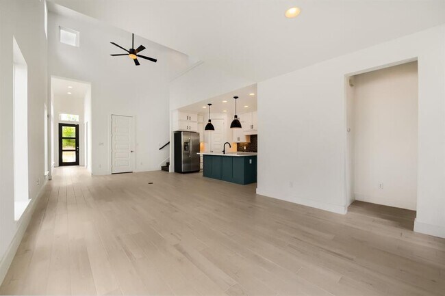 Building Photo - 1505 Seeger Dr