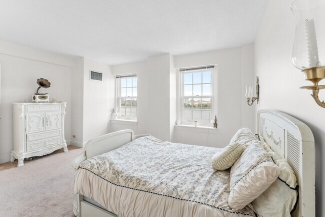 Building Photo - 534 Beacon St