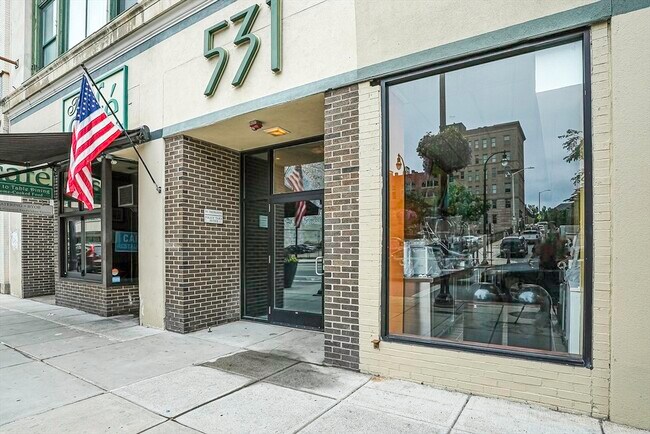 Primary Photo - 531 Main St