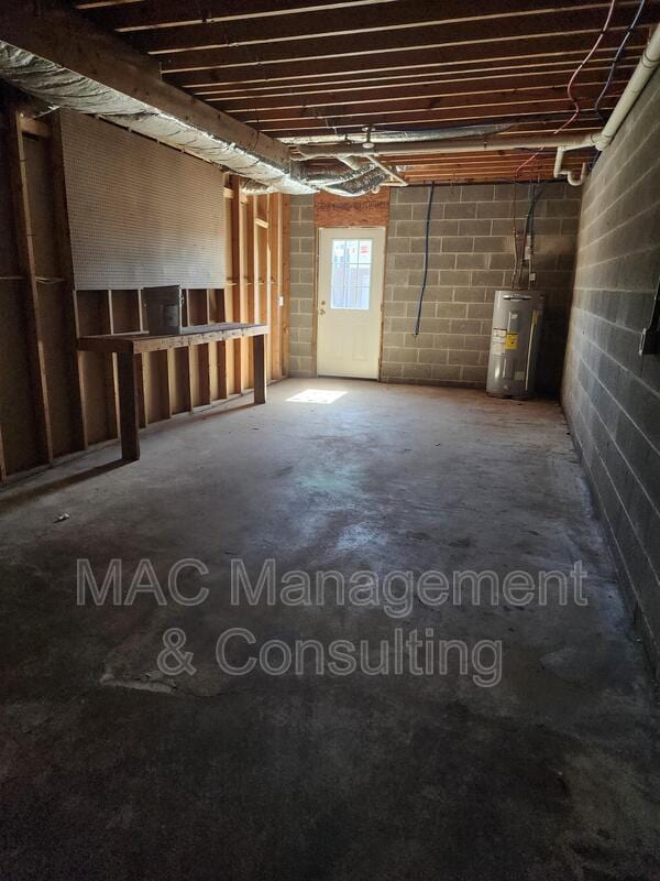 Building Photo - 143 W Gate Dr