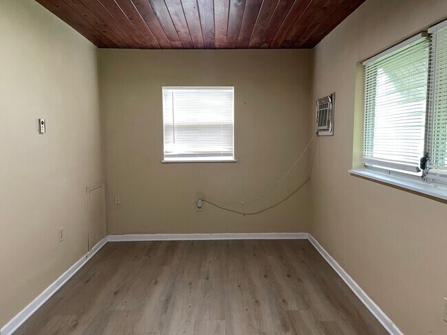 Building Photo - 1409 28th St NW