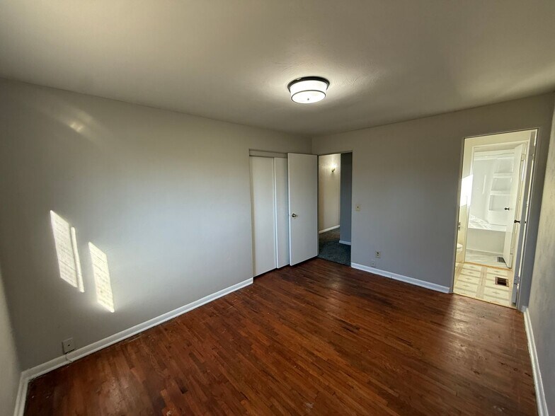 Building Photo - 4918 Dwight Dr