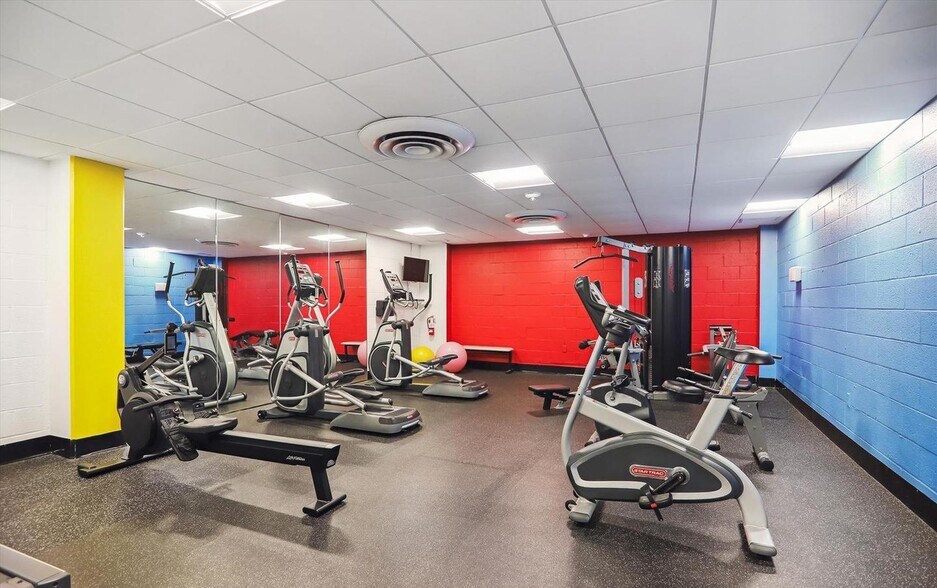 Building Photo - 4242 East West Hwy