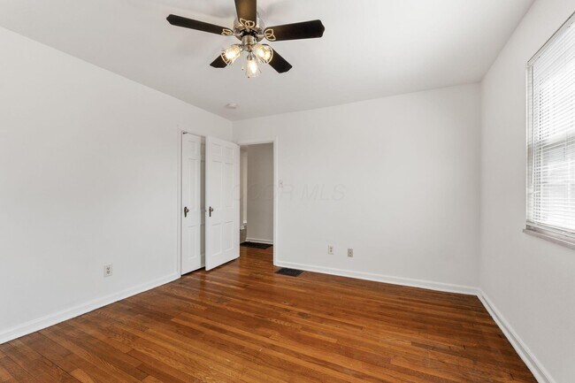 Building Photo - 1147 S Cassingham Rd