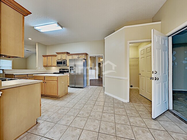 Building Photo - 9289 Oakengate Cove