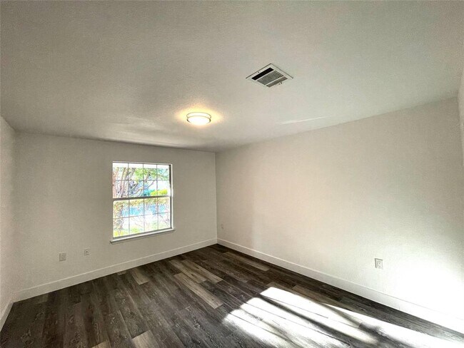Building Photo - 5201 Bantom Woods Bend