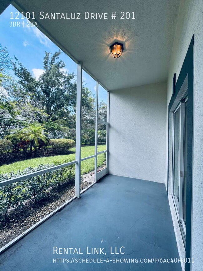 Building Photo - 12101 Santaluz Dr
