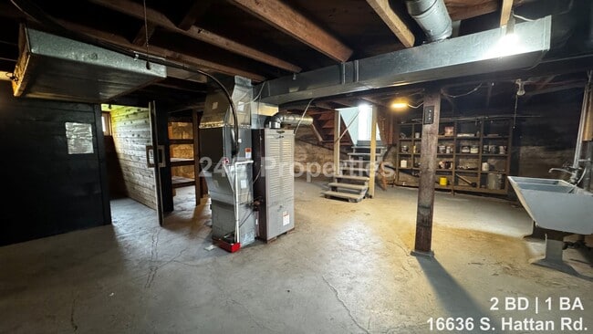 Building Photo - 2BD | 1BA Farmhouse with Garage, Shop, Sauna! - Oregon City