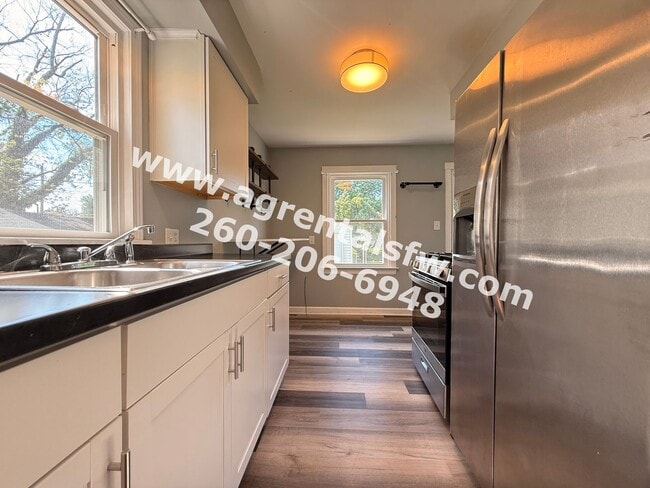 Building Photo - 522 Curdes Ave