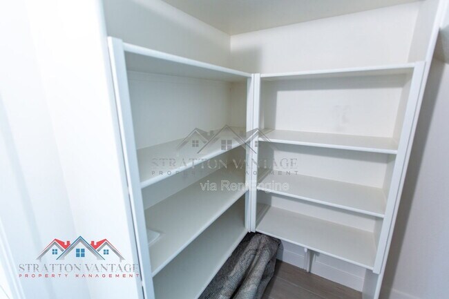 Building Photo - 15075 W McKinley St