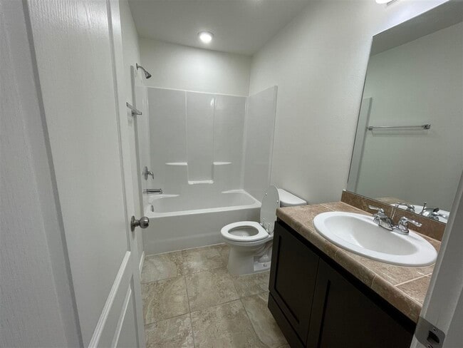 Building Photo - 235 Welland Dr