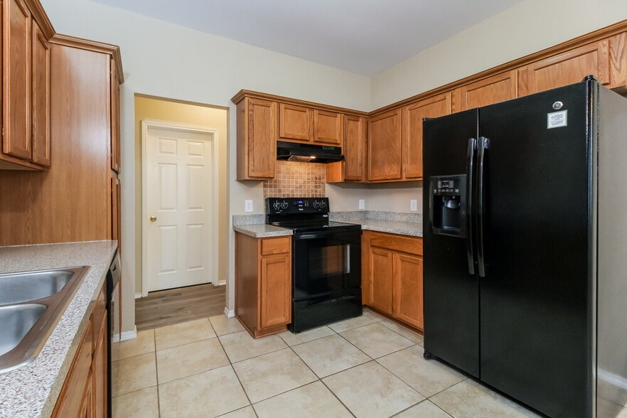 Building Photo - 2321 Wildwood Ln