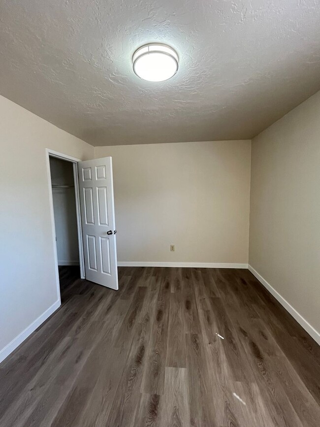 Building Photo - 304 Tennyson Dr