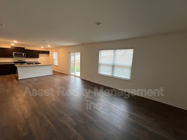 Building Photo - 305 Aspen Dr