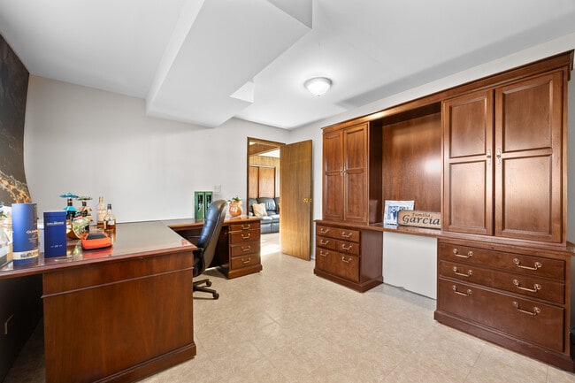 Building Photo - 12755 S Elizabeth Dr