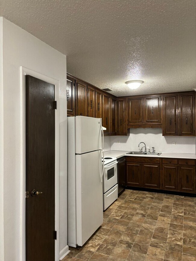 Building Photo - 117 Santeelah St