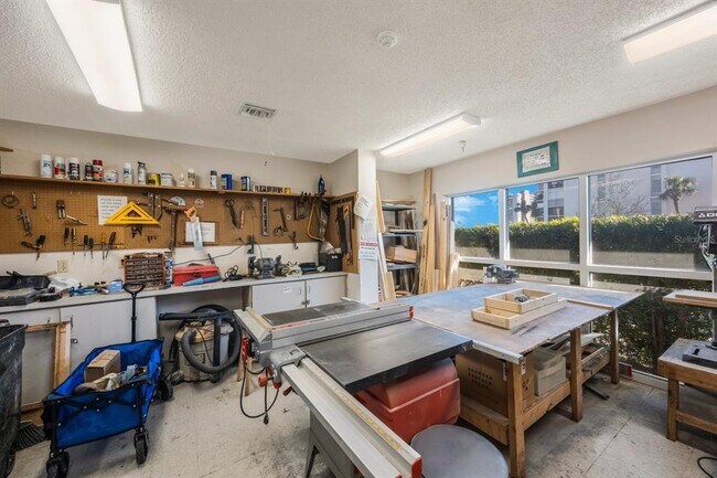 Building Photo - 7902 Sailboat Key Blvd S
