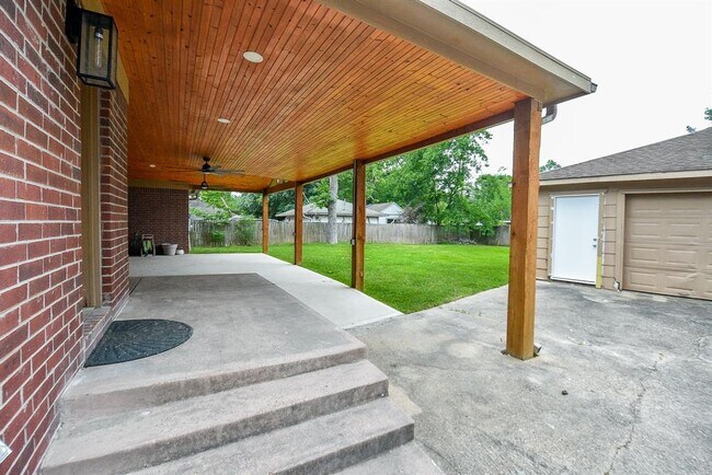 Building Photo - 634 Andover St