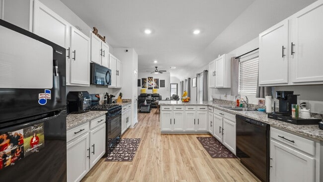 Building Photo - Spacious, well-maintained 4-bedroom, 2-bath single-story home designed for comfortable everyday l...