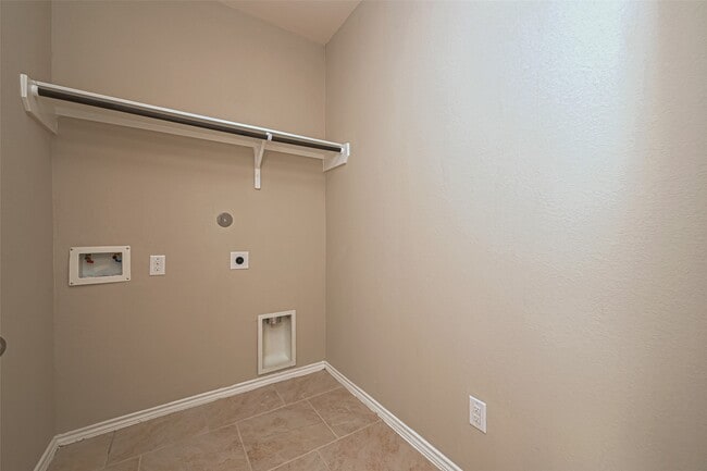 Building Photo - 8402 Coral Cove Pass Ln