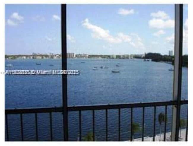 Building Photo - 2910 Point E Dr