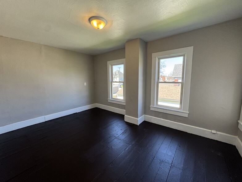 Building Photo - 713 Garfield Ave SW