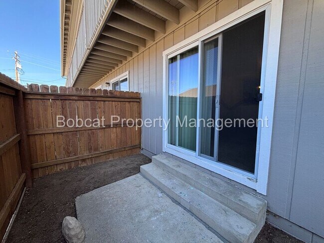 Building Photo - 1516 South Ct