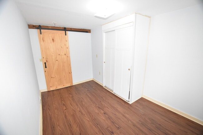 Building Photo - 457 Talma St